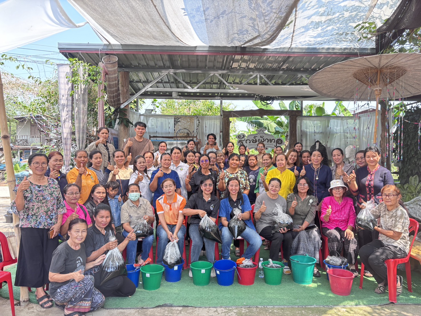 🌾☘️ อำเภอโนนสัง ดำเนินโครงการส่งเสริมทักษะอาชีพสตรีมัดย้อมสีธรรมชาติจากต้นฉนวน รุ่นที่ 1🌾🐟