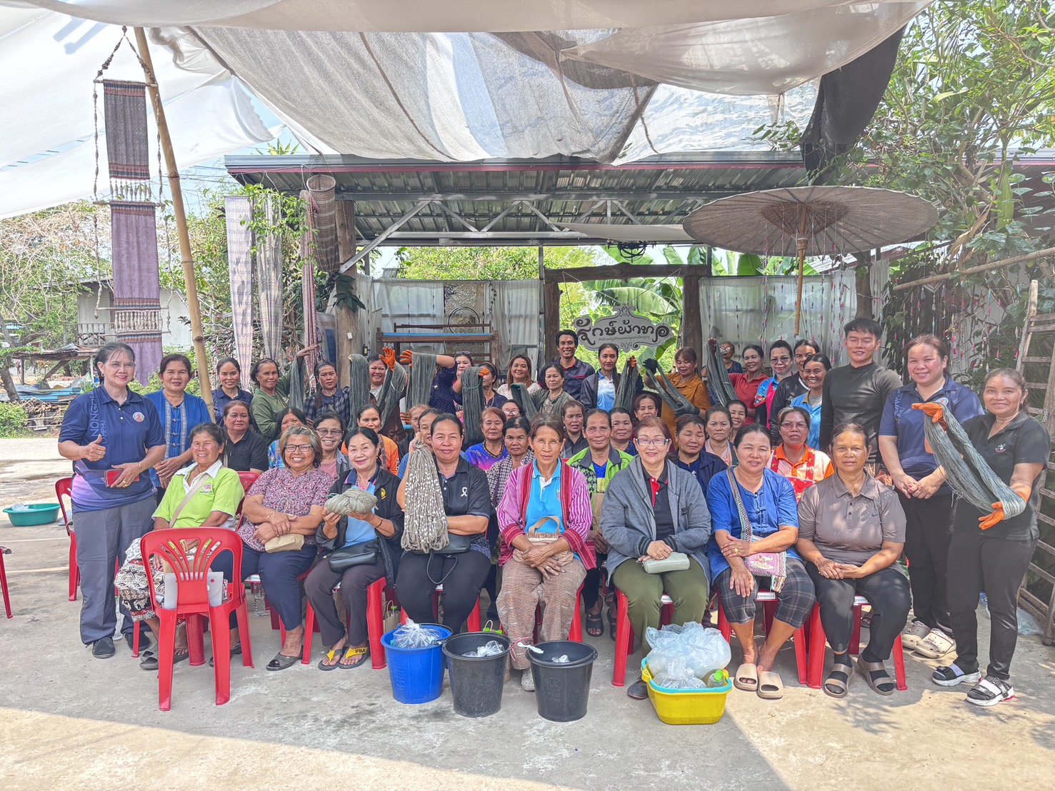 🌾☘️ อำเภอโนนสัง ดำเนินโครงการส่งเสริมทักษะอาชีพสตรีมัดย้อมสีธรรมชาติจากต้นฉนวน(รุ่นที่ 2)🌾🐟